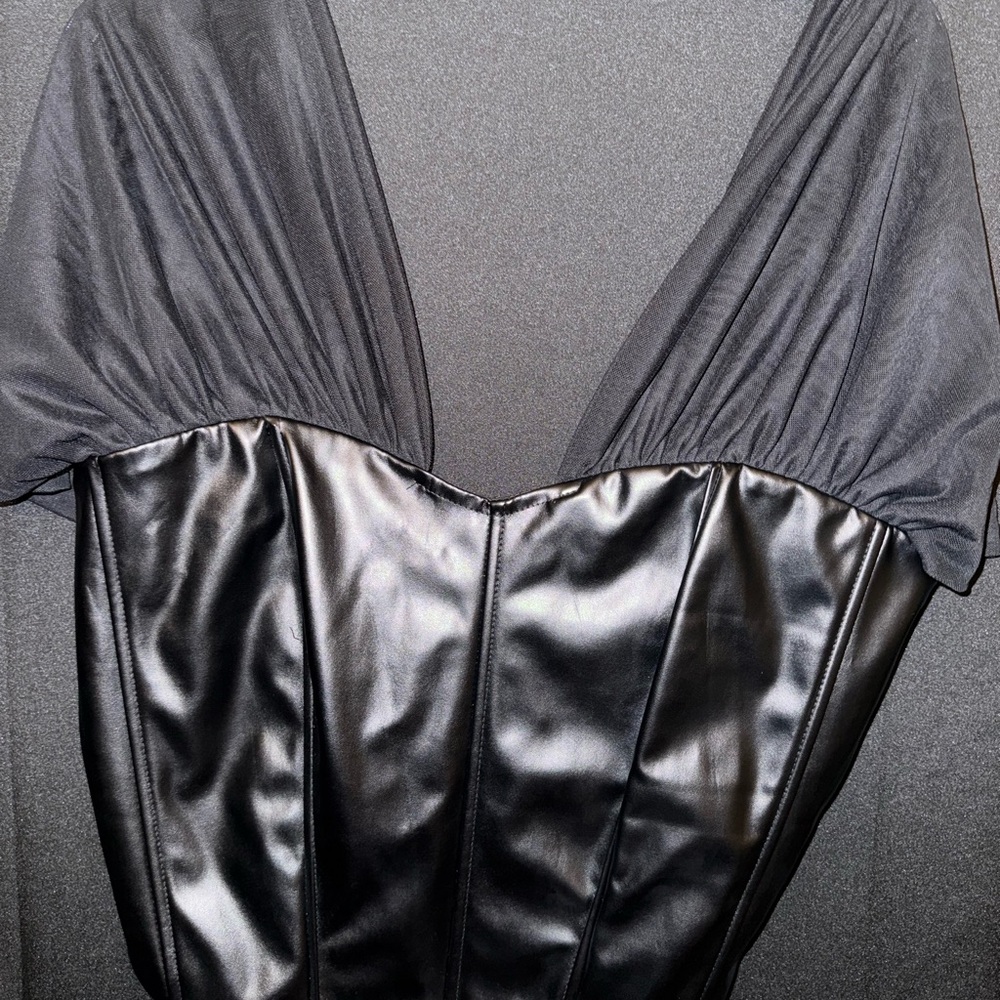 🛍️Elegant Black Faux Leather Top🛍️